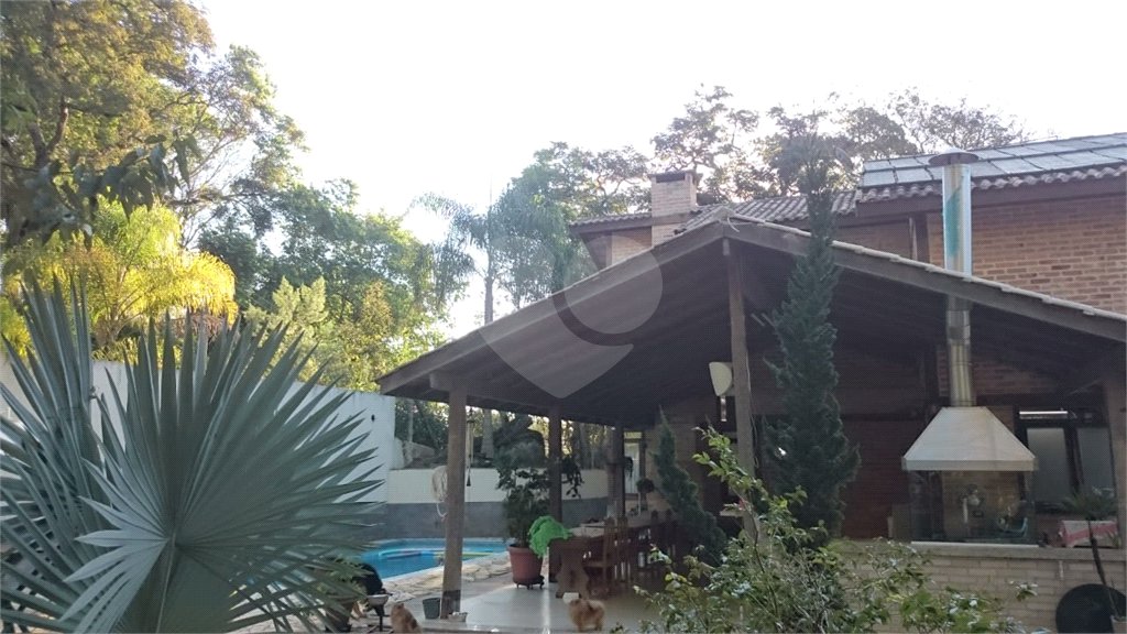 Sobrado à venda com 3 quartos, sendo 2 suítes, em Roseira, Mairiporã, SP