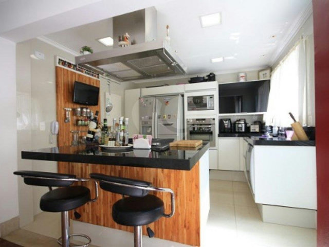 Casa à venda com 4 quartos, sendo 2 suítes,  no condomínio Melbourne Residence, São Paulo - SP