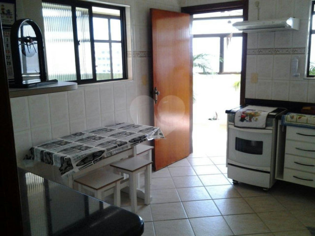 Apartamento à venda com 3 quartos, sendo 2 suítes,  em Vila Tupi, Praia Grande, SP