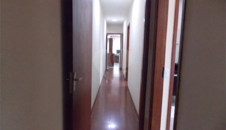 Casa à venda com 4 quartos, sendo 2 suítes, em Jardins, Bragança Paulista, SP