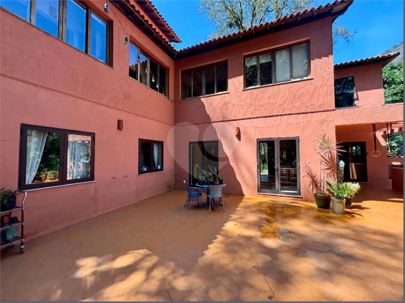 Casa à venda com 4 quartos, sendo 1 suíte, em Lagoa, Rio de Janeiro, RJ