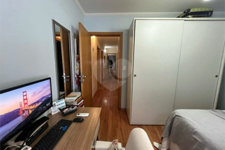 Casa à venda com 3 quartos, sendo 1 suíte,  em Jardim Casablanca, São Paulo, SP