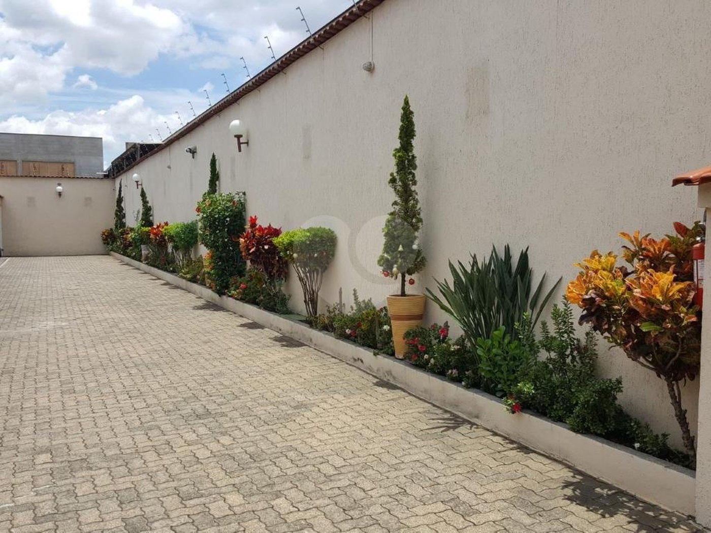 Casa à venda com 3 suítes no condomínio Village, São Paulo - SP