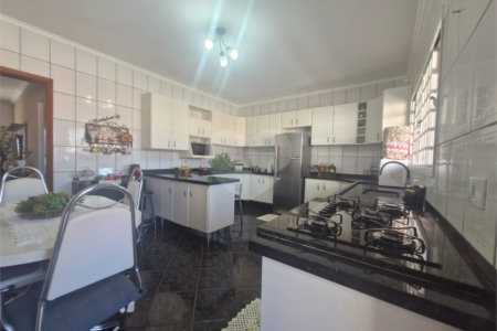 Casa à venda com 4 quartos, sendo 1 suíte, em Jardim Planalto, Salto, SP