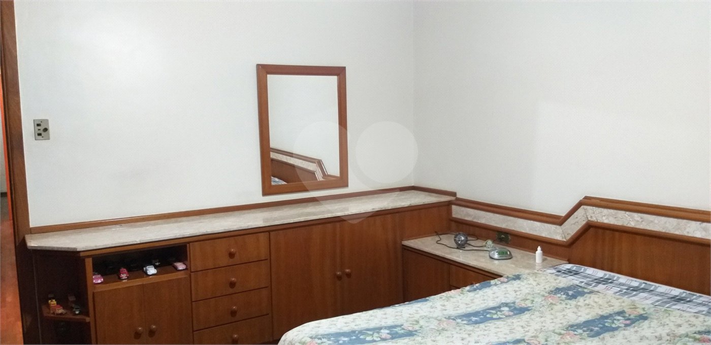 Sobrado à venda com 3 quartos em Vila Irmãos Arnoni, São Paulo, SP