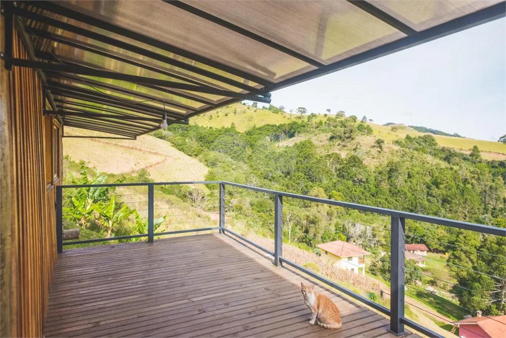 Vende-se Linda Casa Em Camanducaia - MG