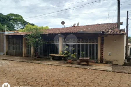 Casa à venda com 3 quartos em Santa Eudóxia, São Carlos, SP