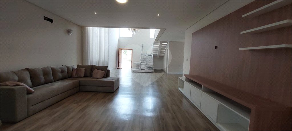 Casa à venda com 3 suítes no condomínio Figueira Garden, Atibaia - SP