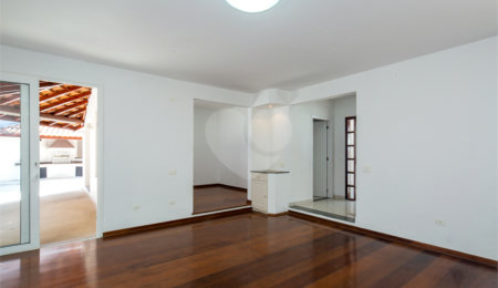 Sobrado à venda com 5 quartos, sendo 3 suítes,  em Alto da Boa Vista, São Paulo, SP