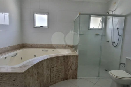 Lindo sobrado com 4 suites e piscina à venda, 365m², por R$ 2.450.000,00 no condomínio Villa Suiça, em Indaiatuba/SP.