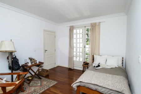 Casa à venda com 5 quartos, sendo 4 suítes, no condomínio Bounganville, São Paulo - SP