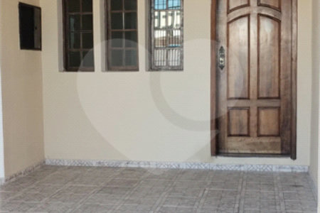 Sobrado à venda com 4 quartos, sendo 1 suíte, em Vila Nivi, São Paulo, SP