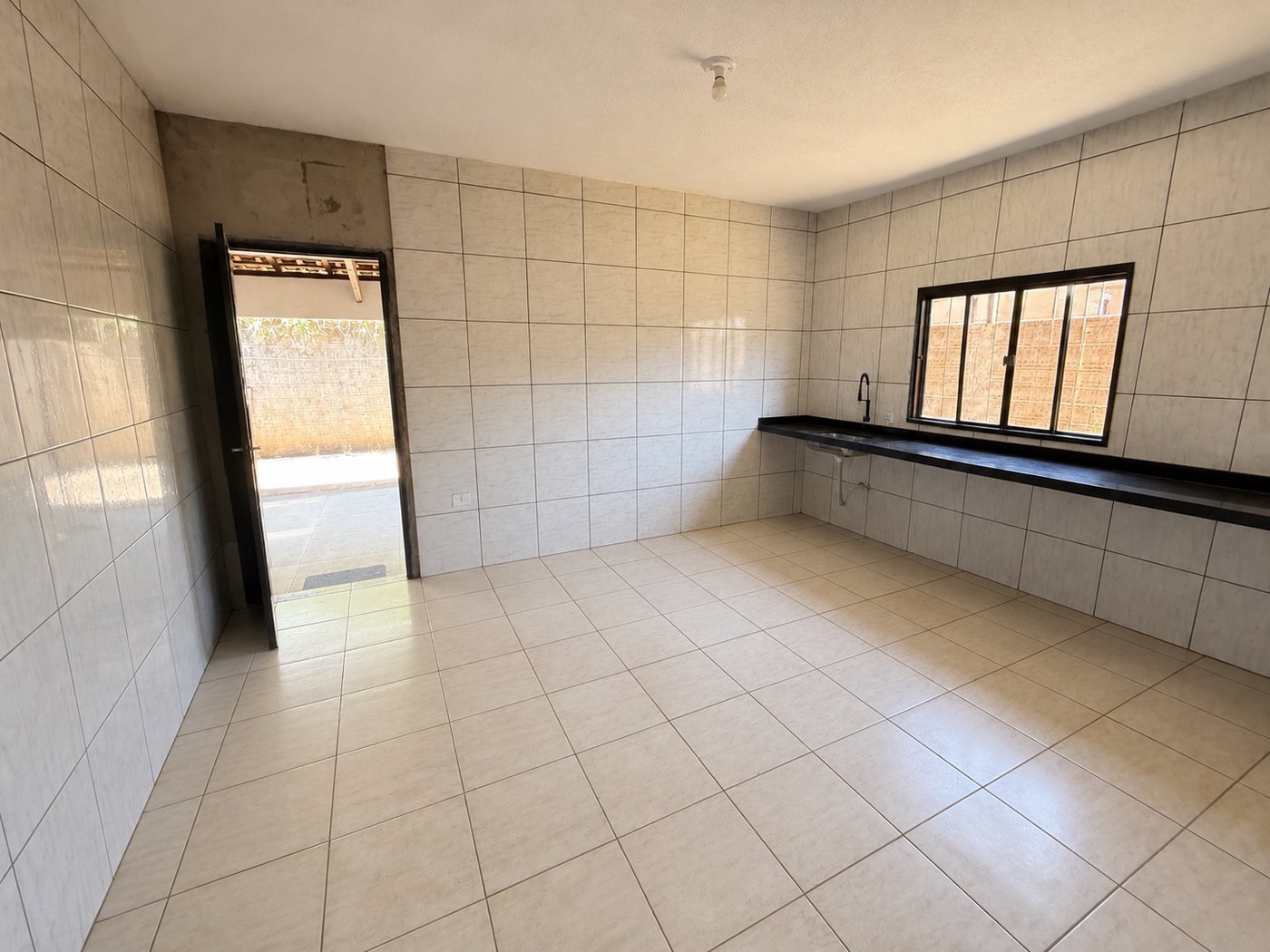Casa à venda com 3 quartos, sendo 1 suíte,  em Santa Luzia, Três Lagoas, MS