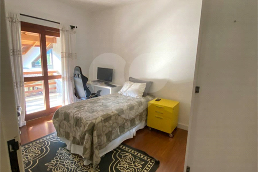 Casa à venda com 4 quartos, sendo 2 suítes, no condomínio Suíça da Cantareira, Mairiporã - SP