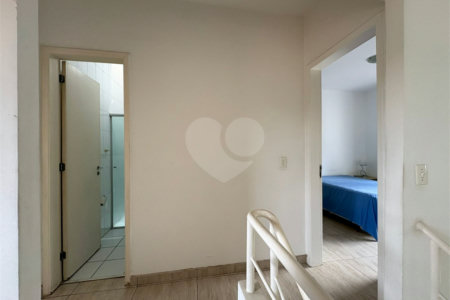 Casa à venda com 3 quartos, sendo 1 suíte, no condomínio New Village, Cotia - SP