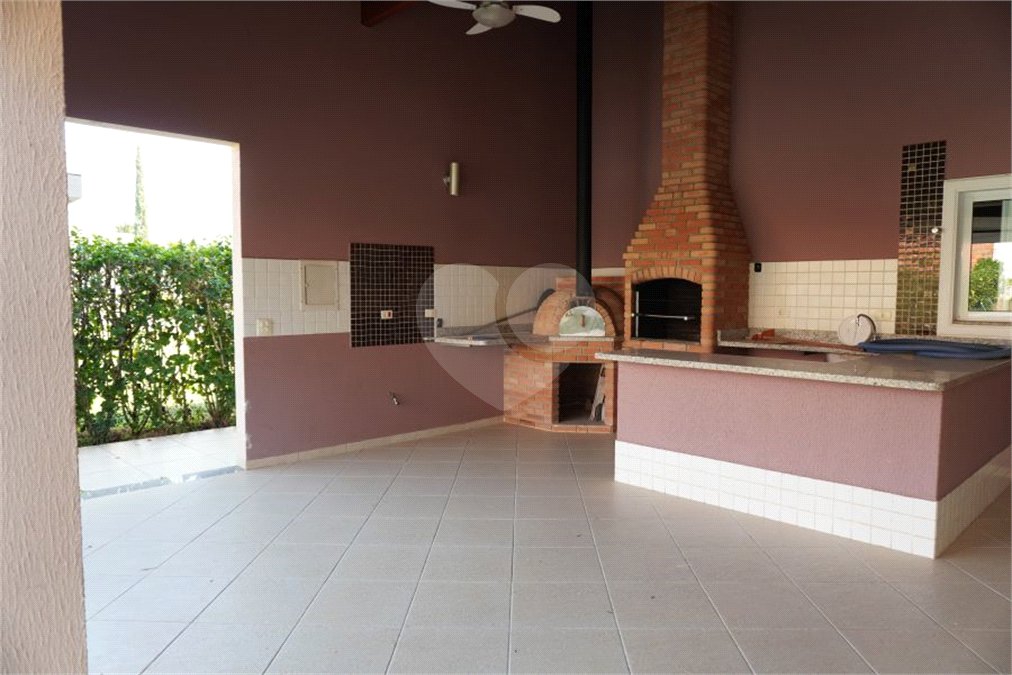Casa para alugar com 4 quartos, sendo 2 suítes, no condomínio Mont Serrat, Salto - SP