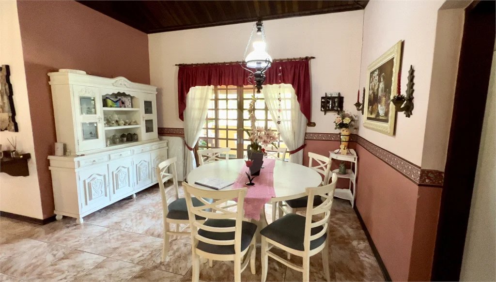Chácara à venda com 4 quartos, sendo 1 suíte, em Pinheirinho, Vinhedo, SP