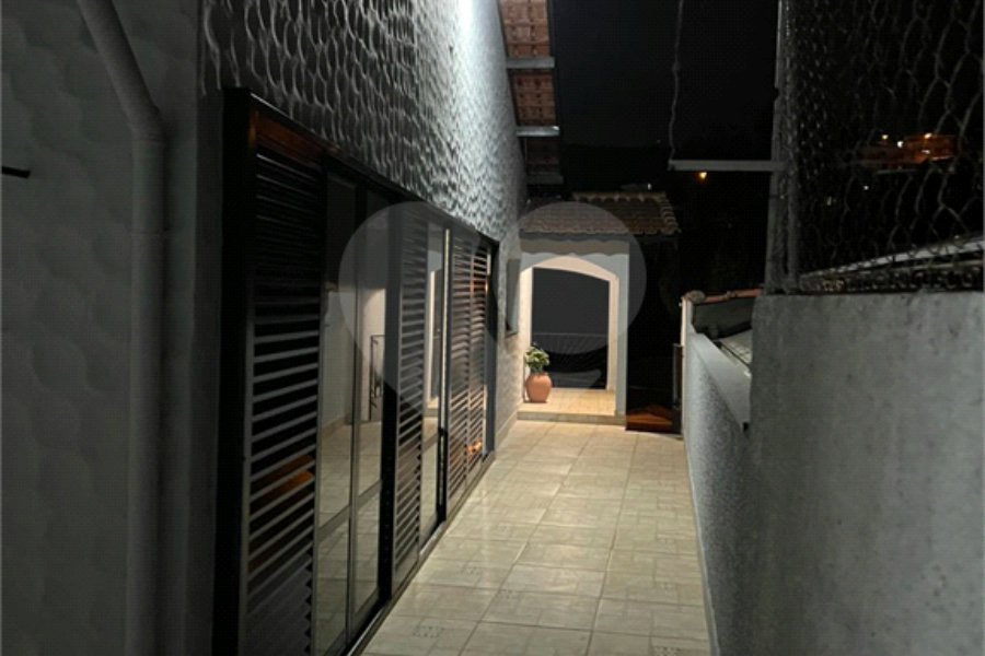 Casa à venda com 4 quartos, sendo 2 suítes,  no Centro, Serra Negra, SP