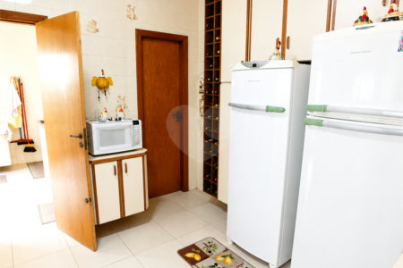 Casa à venda com 4 quartos, sendo 3 suítes, em Brooklin, São Paulo, SP