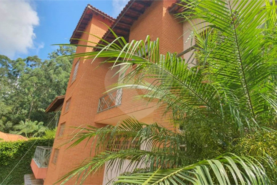 Sobrado à venda ou para alugar com 5 quartos, sendo 3 suítes,  em Tremembé, São Paulo, SP