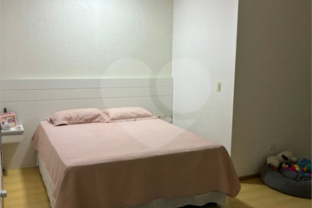 Sobrado à venda com 3 quartos em Montanhão, São Bernardo do Campo, SP