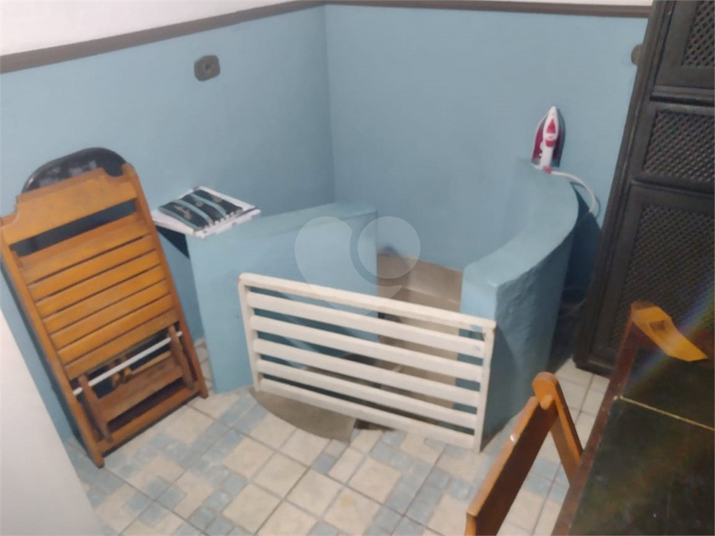 Casa à venda na Vila Mariana de 300 metros quadrados, com 3 dormitórios, 1 suíte e 2 vagas.
