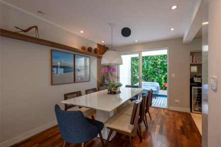 Casa à venda com 4 quartos, sendo 2 suítes, no condomínio Melbourne Residence, São Paulo - SP
