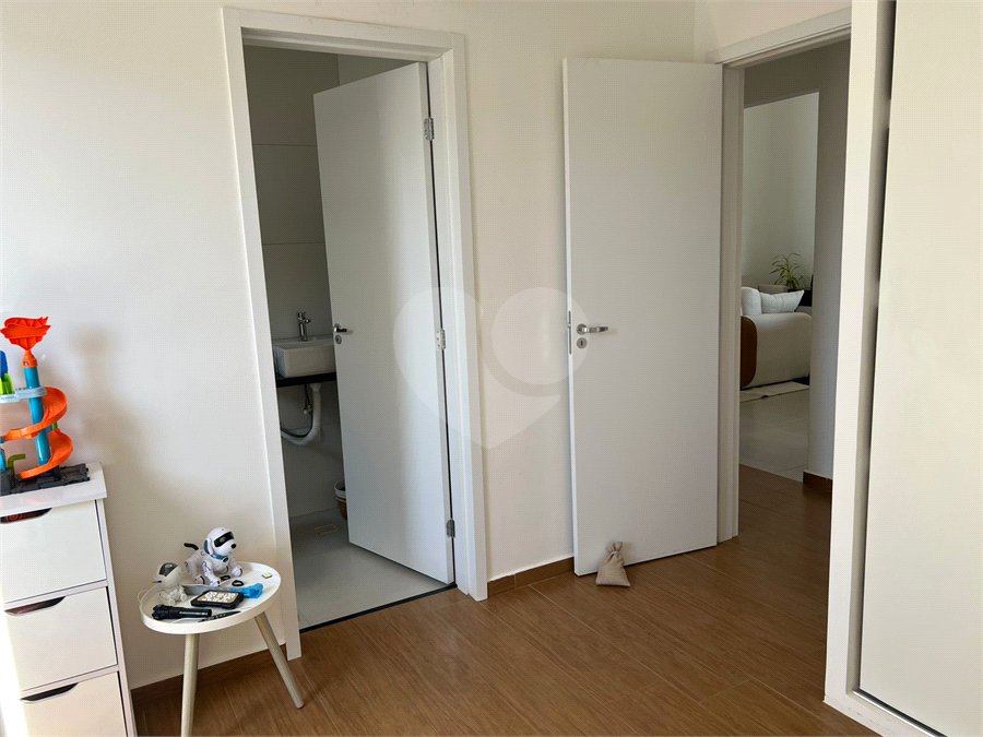 CASA TERREÁ COM 3 SUÍTES EM CONDOMÍNIO EM ATIBAIA