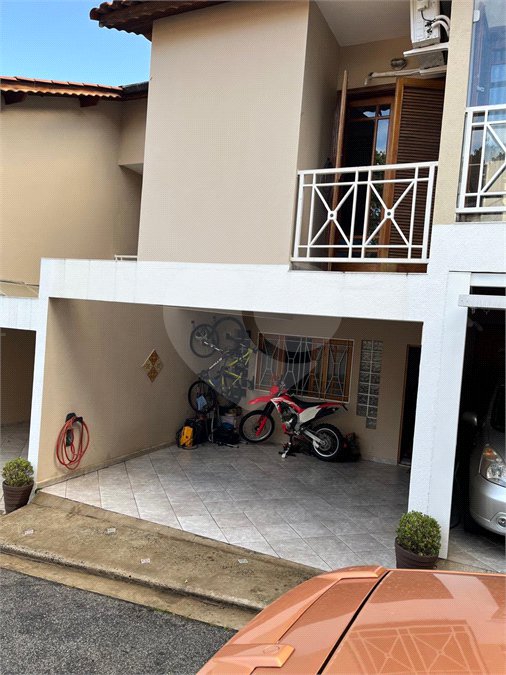 Casa à venda com 3 quartos, sendo 2 suítes, no condomínio Palmas, São Paulo - SP