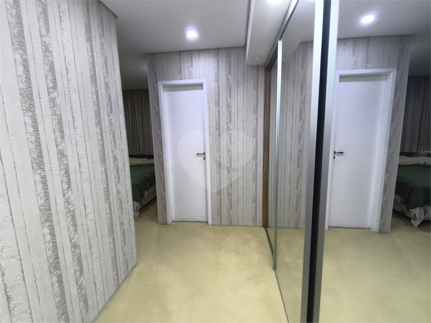 Apartamento à venda com 2 quartos, sendo 1 suíte,  em Jardim Consórcio, São Paulo, SP