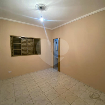 Casa Térrea com 3 dormitórios, sendo 2 suítes.