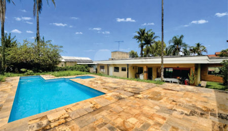 Casa à venda com 5 suítes no condomínio Nova Higienópolis, Jandira - SP