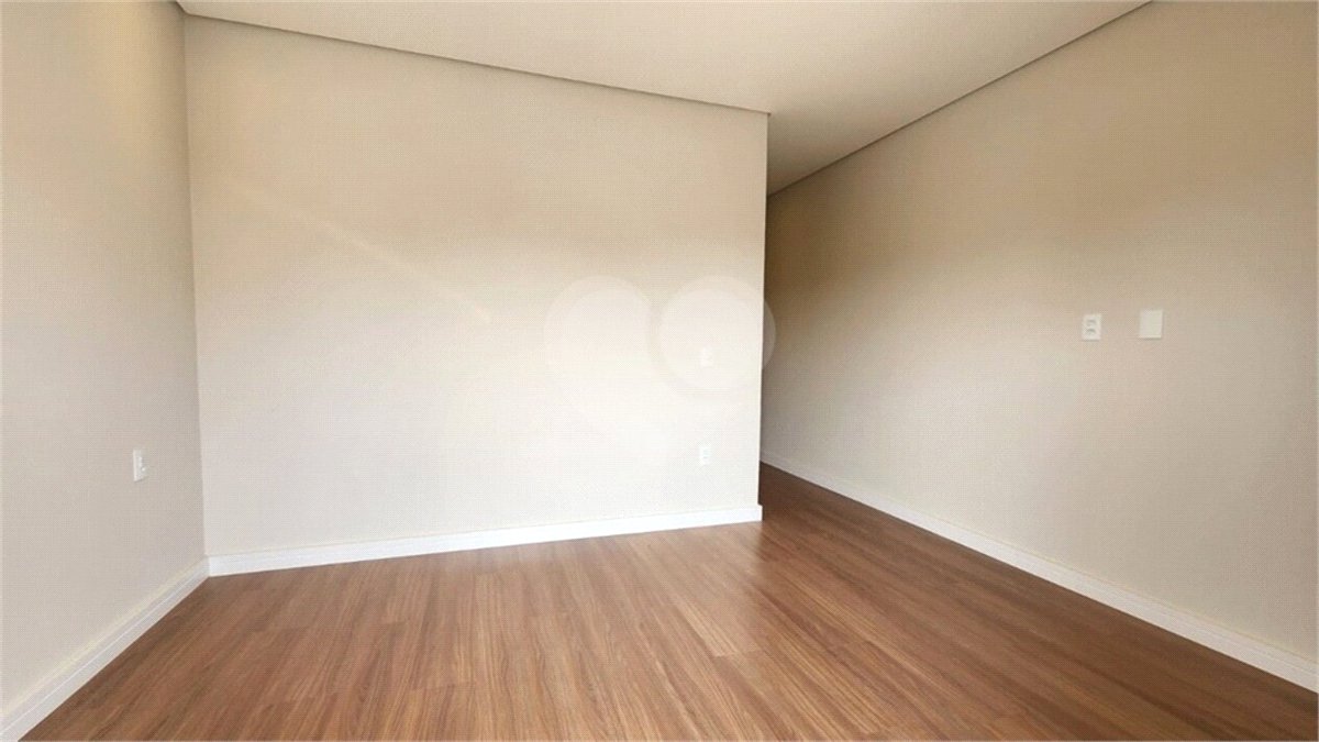 Casa à venda com 3 suítes no condomínio Vita Verdi, Valinhos - SP