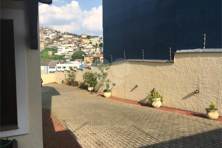 Casa à venda com 3 quartos, sendo 1 suíte, no condomínio Morada de Itapuã, São Paulo - SP