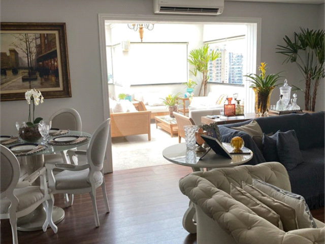 Apartamento à venda com 3 quartos, sendo 1 suíte,  em Morumbi, São Paulo, SP