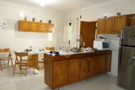Sobrado à venda com 4 quartos, sendo 2 suítes,  em Interlagos, São Paulo, SP