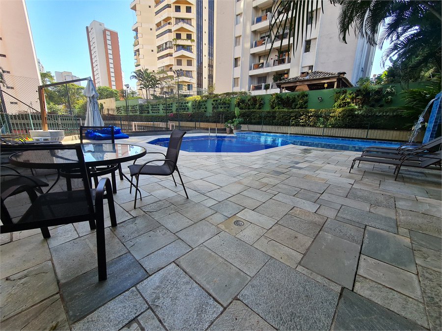Apartamento à venda com 4 quartos, sendo 2 suítes, em Campo Belo, São Paulo, SP