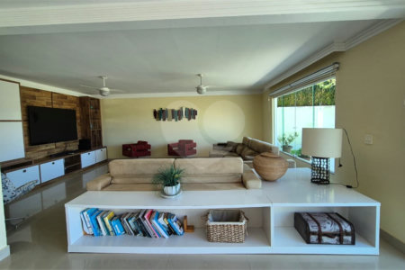 Casa à venda com 6 quartos, sendo 4 suítes, em Ferradura, Armação dos Búzios, RJ