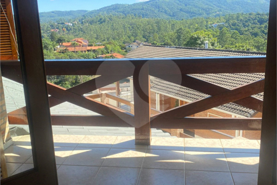 Casa à venda com 5 quartos, sendo 4 suítes, no condomínio Lago do Imperador, Mairiporã - SP