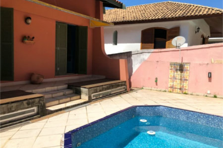 Casa à venda com 4 quartos, sendo 2 suítes,  em Jardim Leonor, São Paulo, SP