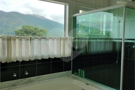 Sobrado à venda com 4 quartos, sendo 2 suítes, em Vila Petrópolis, Atibaia, SP