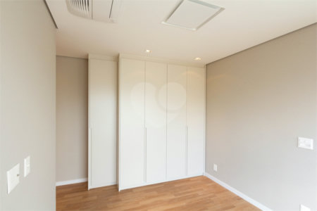 Apartamento à venda ou para alugar com 3 suítes em Moema, São Paulo, SP