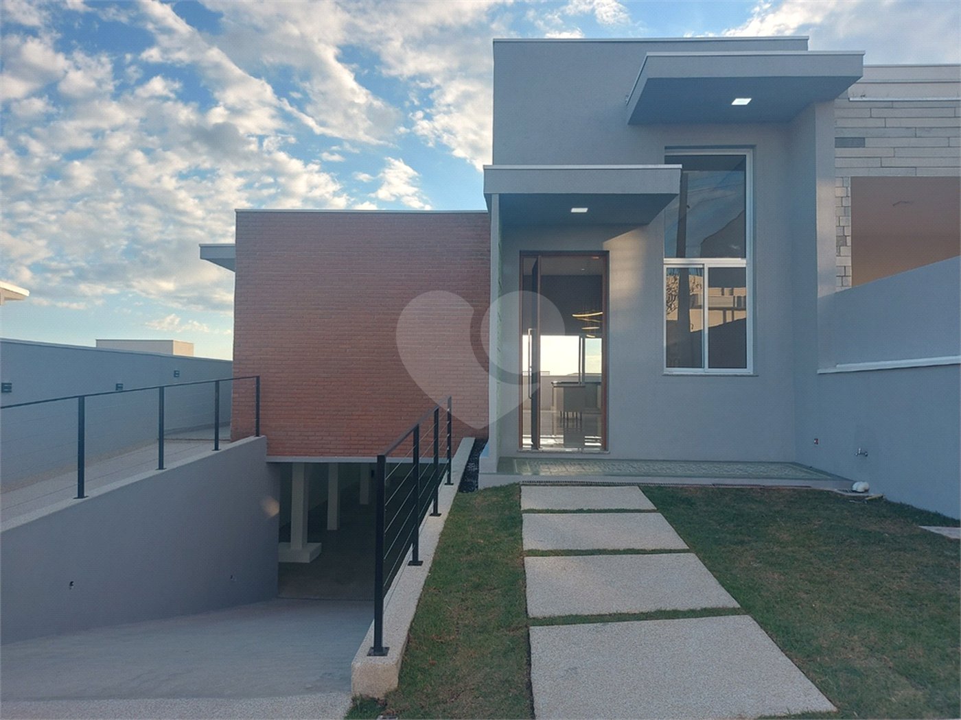 Casa à venda com 3 quartos, sendo 1 suíte,  no condomínio Gardenville, Itu - SP