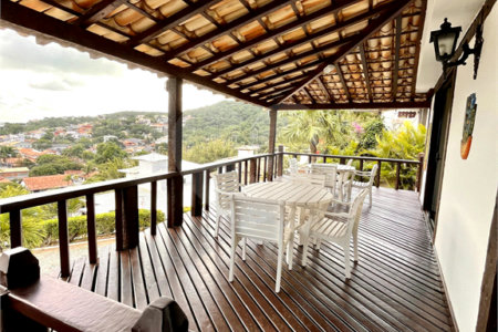 Casa à venda com 6 quartos, sendo 5 suítes,  em Alto de Búzios, Armação dos Búzios, RJ