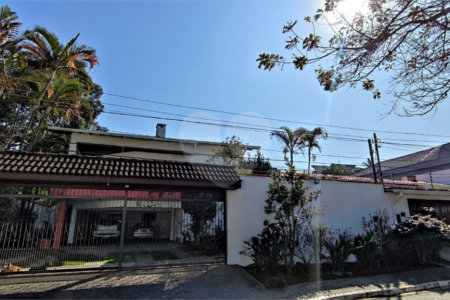 Sobrado à venda com 4 quartos, sendo 2 suítes, em Interlagos, São Paulo, SP