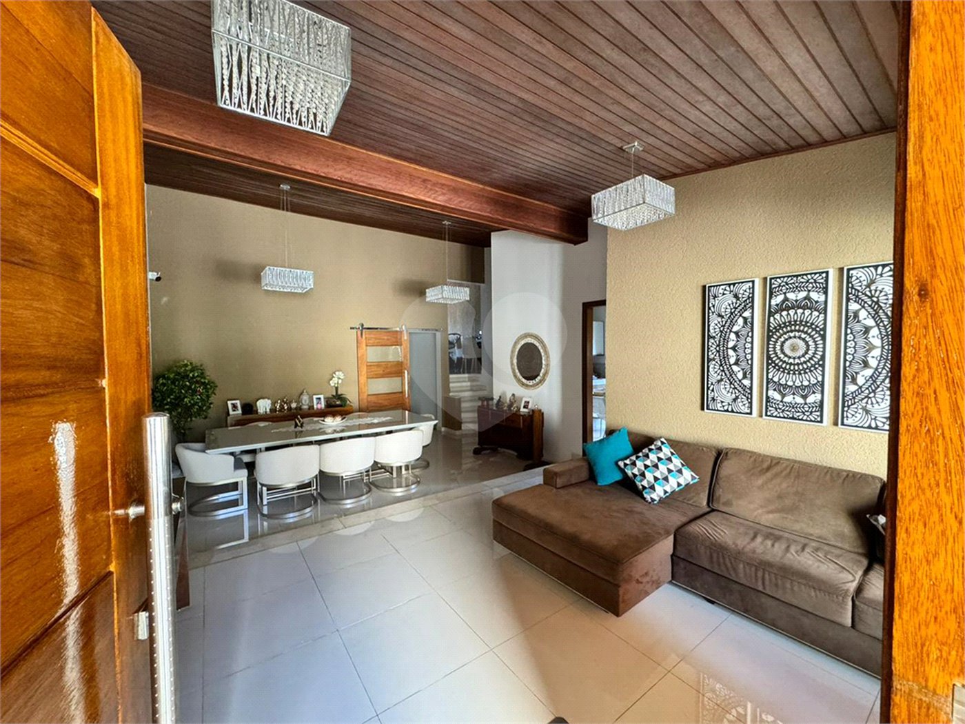 Casa à venda com 3 quartos, sendo 1 suíte, no condomínio Residencial Jardim das Flores 1510, Cotia - SP
