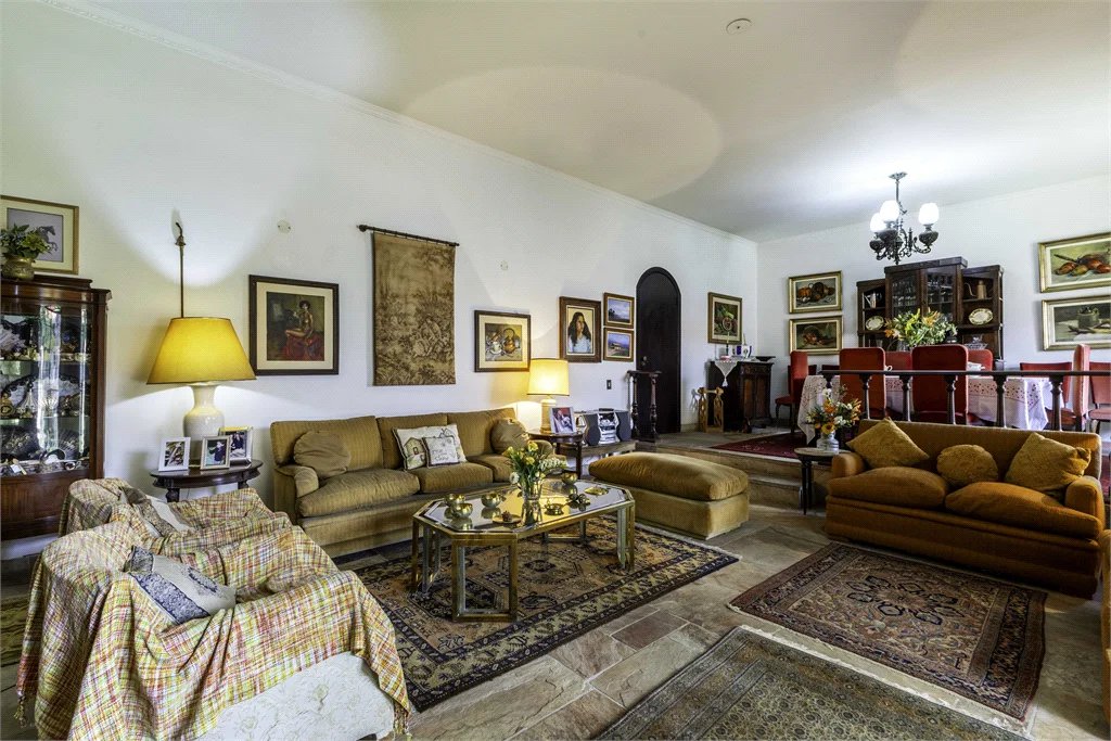 Casa à venda com 4 quartos, sendo 2 suítes, em Jardim Leonor, São Paulo, SP
