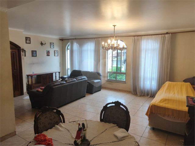 Casa à venda com 4 quartos, sendo 2 suítes,  no condomínio Chácara das Rosas, São Paulo - SP