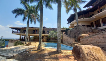 Casa à venda com 14 quartos, sendo 10 suítes,  no condomínio Rua do Observatorio 2270, Vinhedo - SP