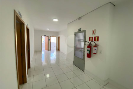 Sala para alugar em Vila Romanópolis, Ferraz de Vasconcelos, SP
